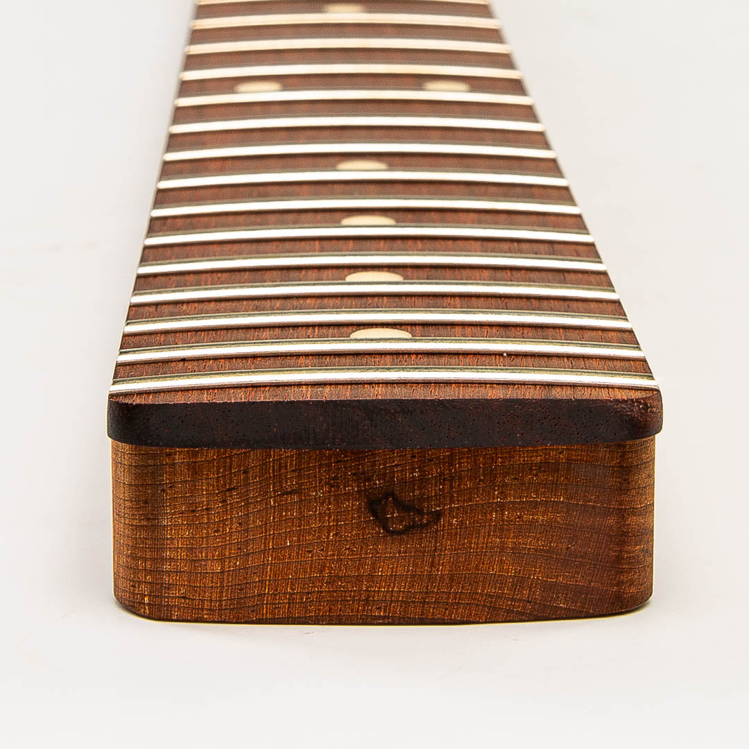 allparts roasted maple strat neck with rosewood fretboard heel view