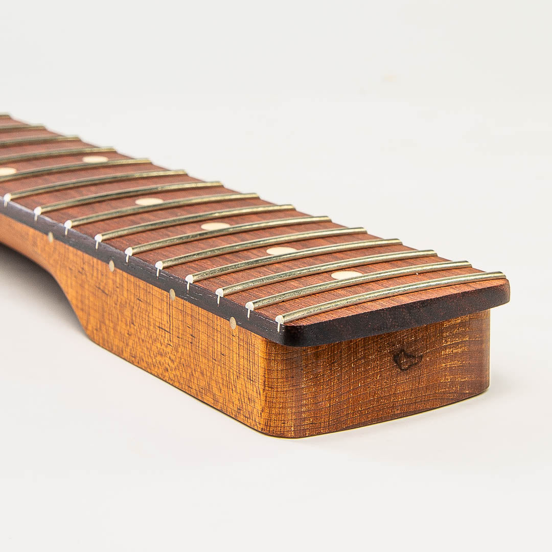 allparts roasted maple strat neck with rosewood fretboard angled heel view