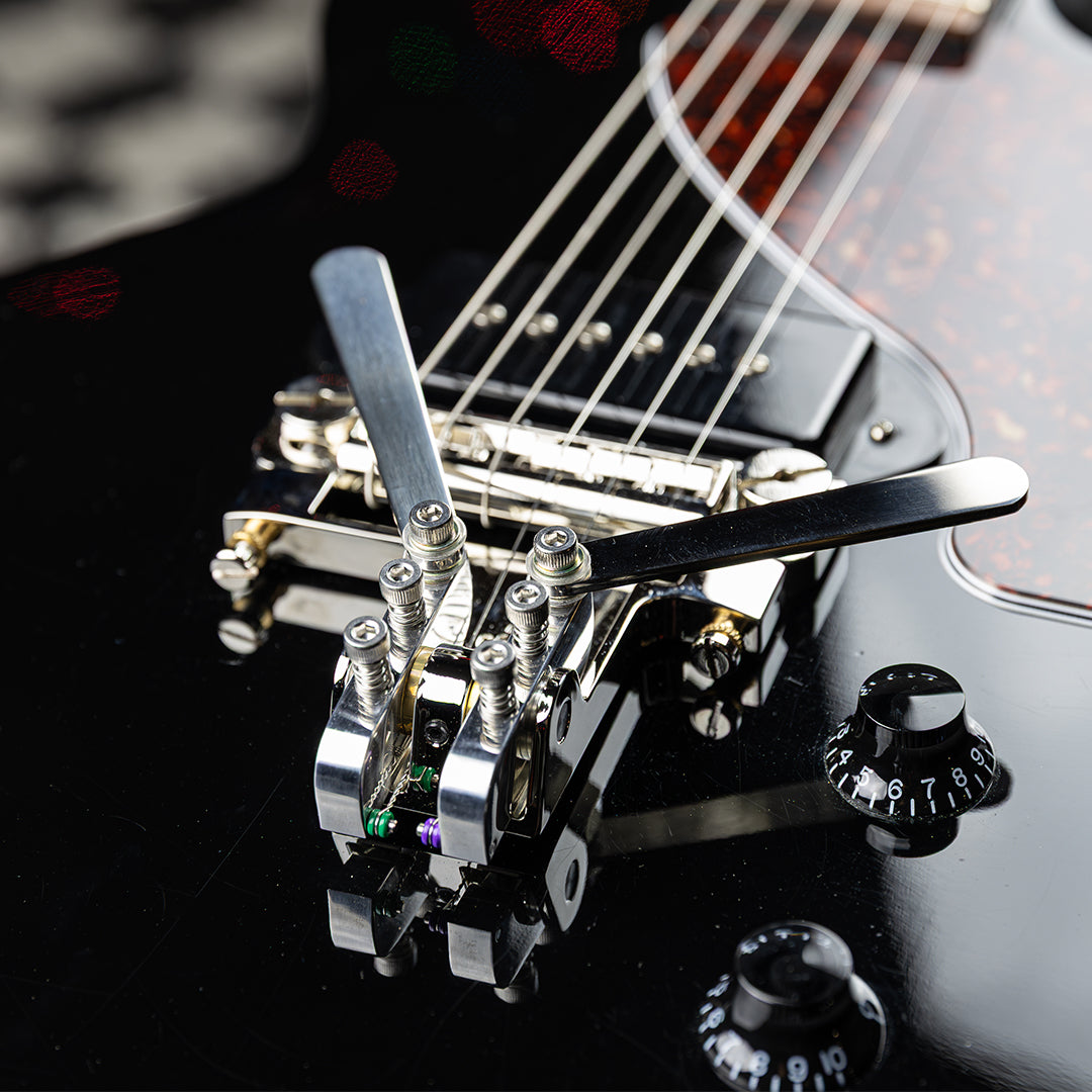 Certano Honky Tonk Special Tailpiece with Badass Wraparound Bridge - Installed Close