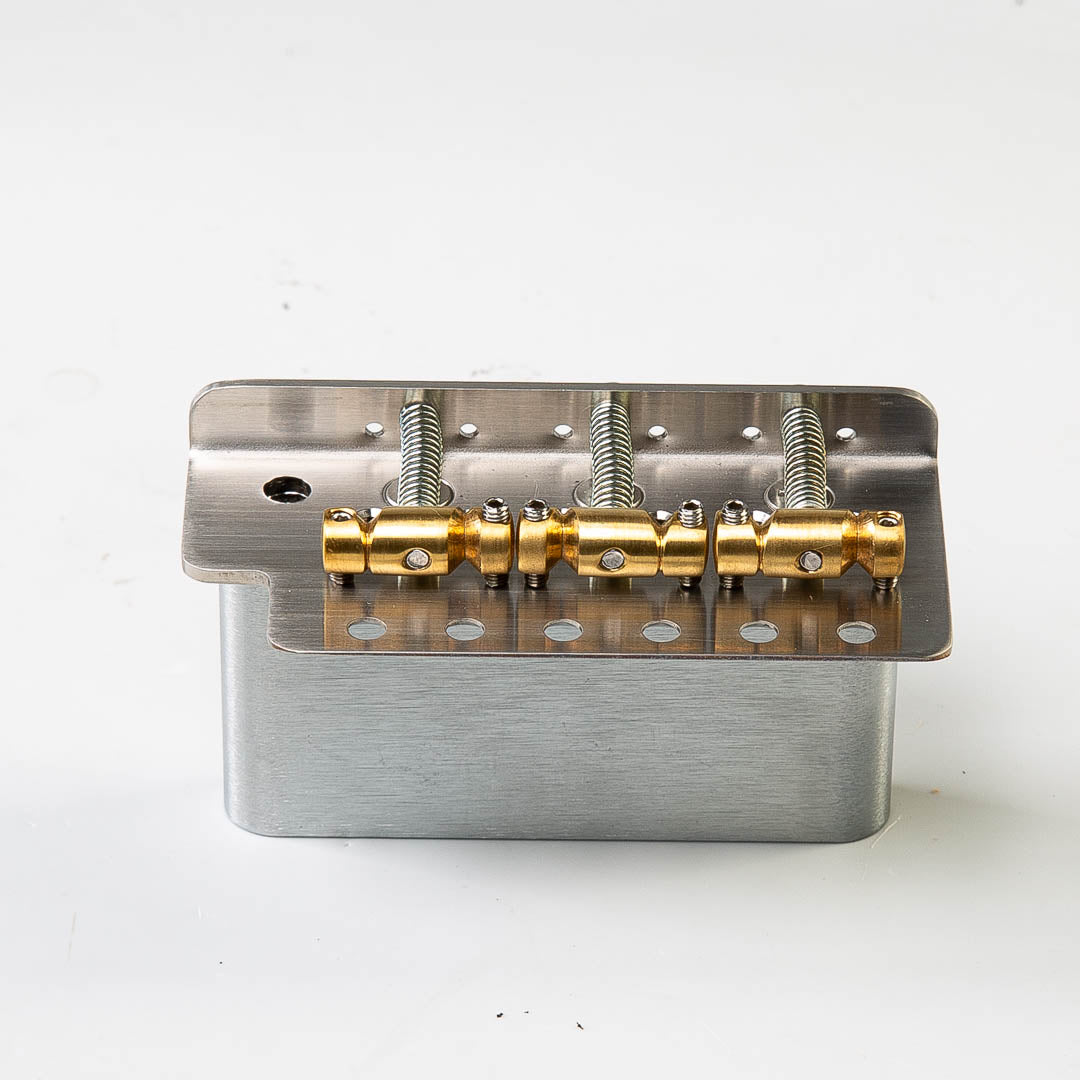 halon strat trem with tele-type saddles front view, chrome